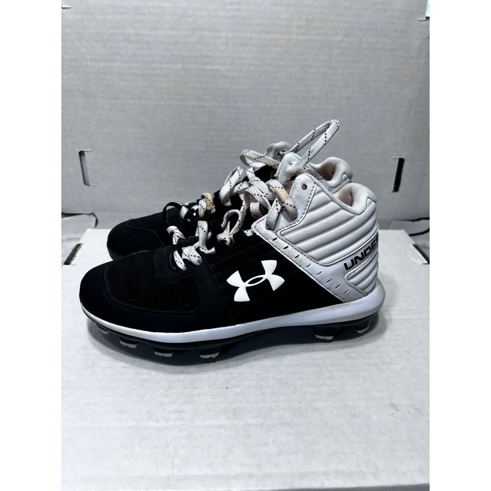 Under Armour Boys Black & White Cleats Size youth 4.5